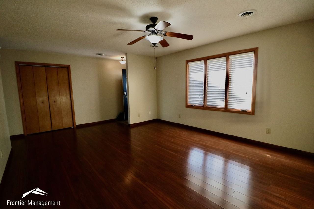 503 Bronco Way - Photo 4 of 20