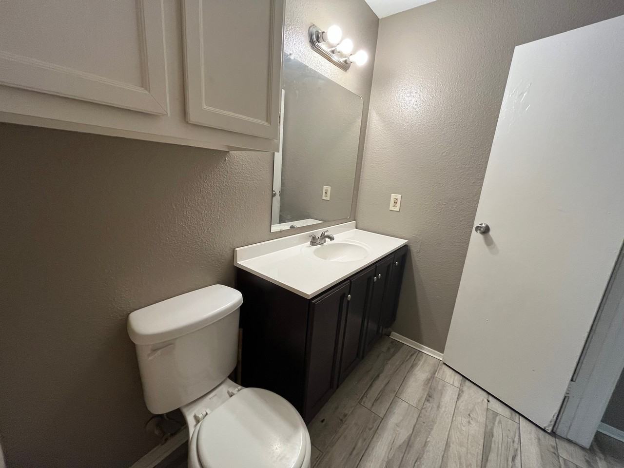 1842 Thompson St #3 - Photo 3 of 11