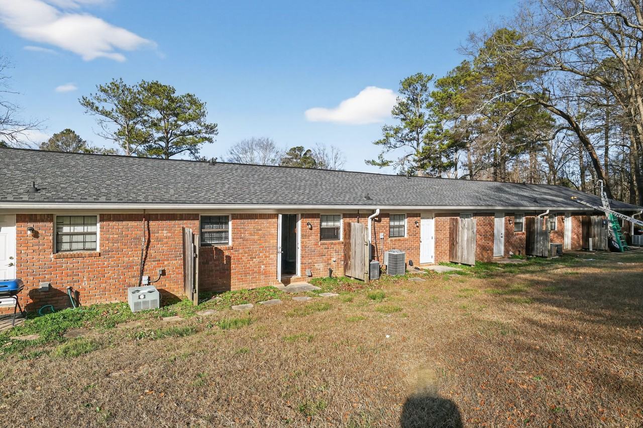 3681 Lynn Dr #E - Photo 3 of 31