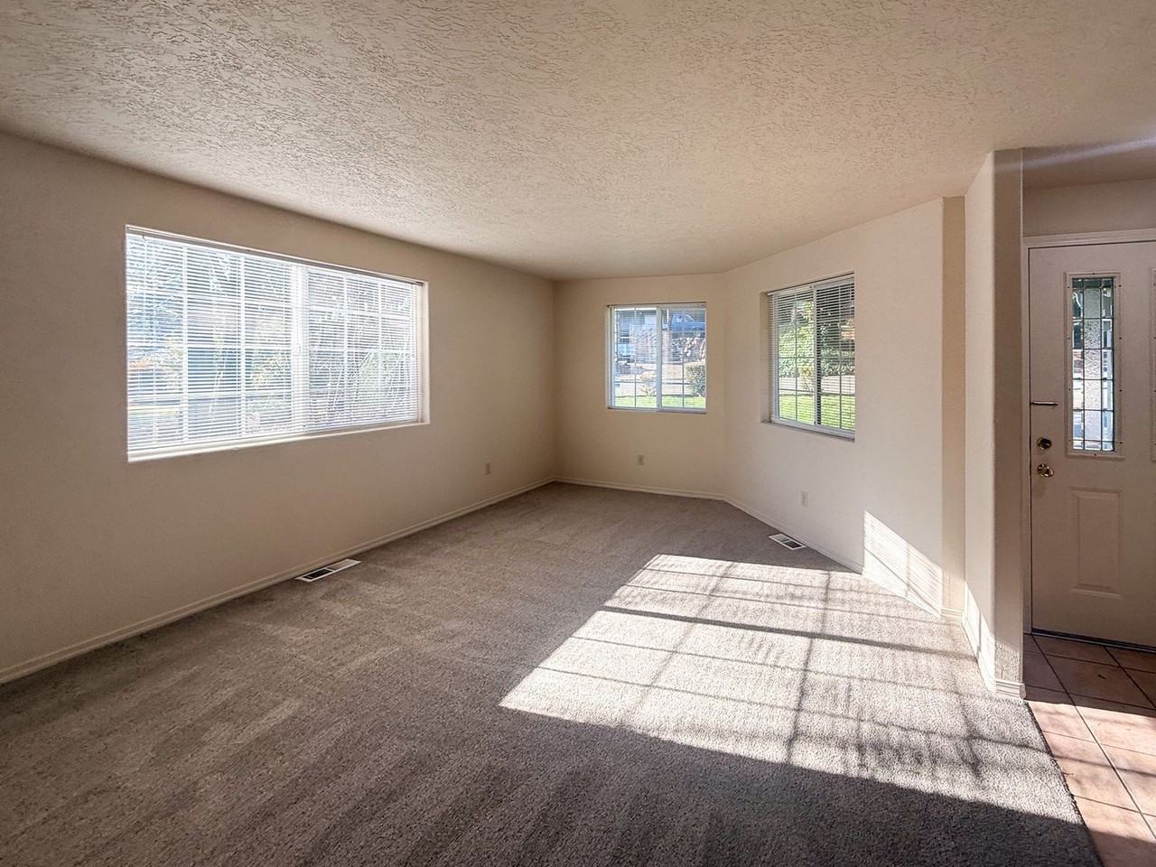 3200 Lorian Ln Se - Photo 2 of 26