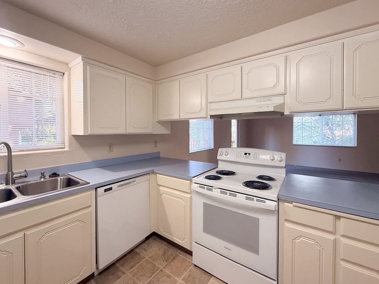 3200 Lorian Ln Se - Photo 6 of 26