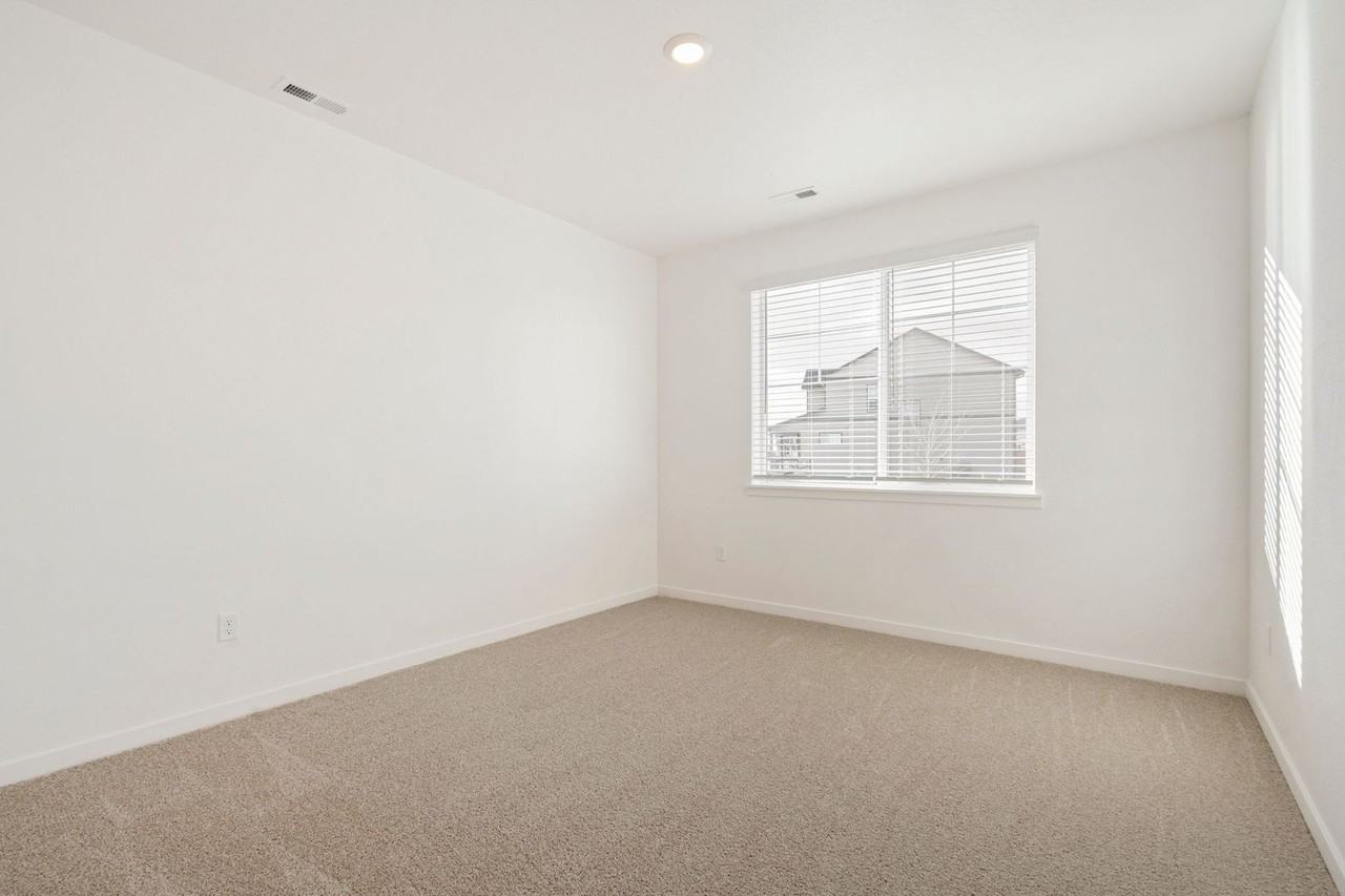 5997 Holstein Dr - Photo 4 of 26