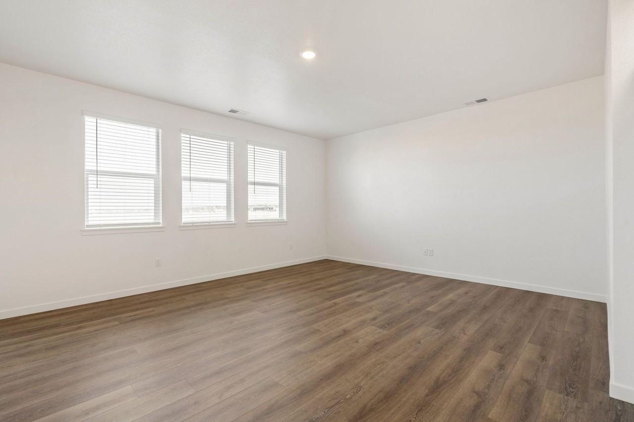 5997 Holstein Dr - Photo 6 of 26