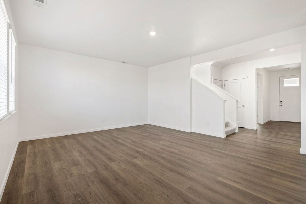 5997 Holstein Dr - Photo 7 of 26