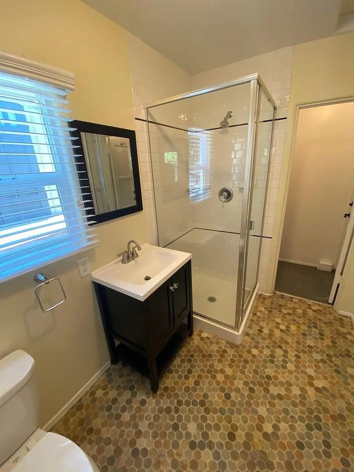 Spacious Studio aand 1 - Photo 4 of 19