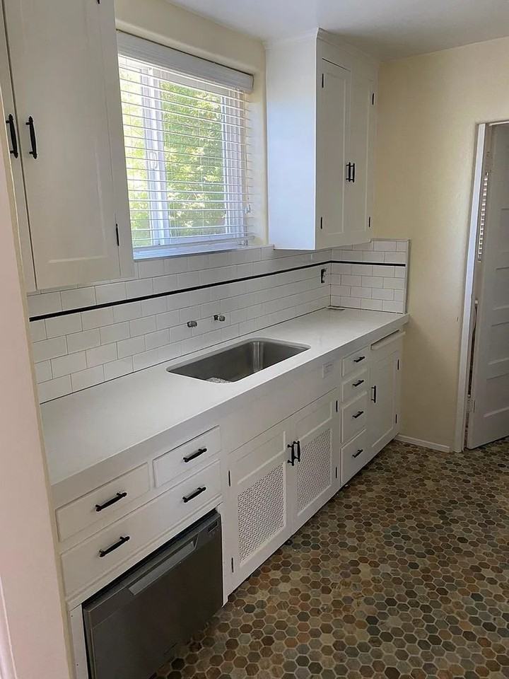 Spacious Studio aand 1 - Photo 6 of 19