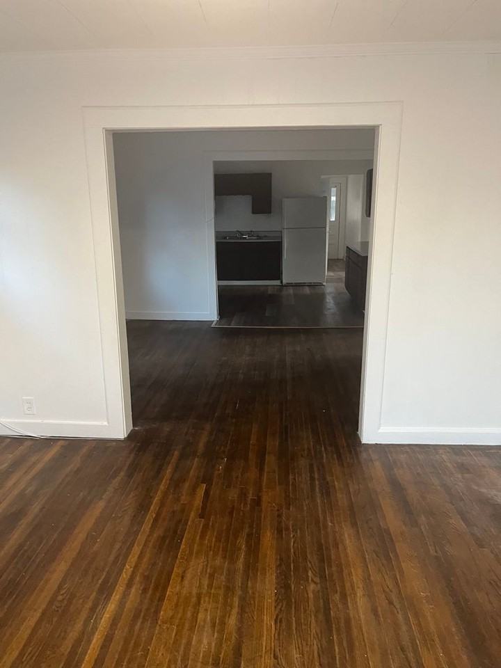 1043 Jackson Blvd - Photo 7 of 16