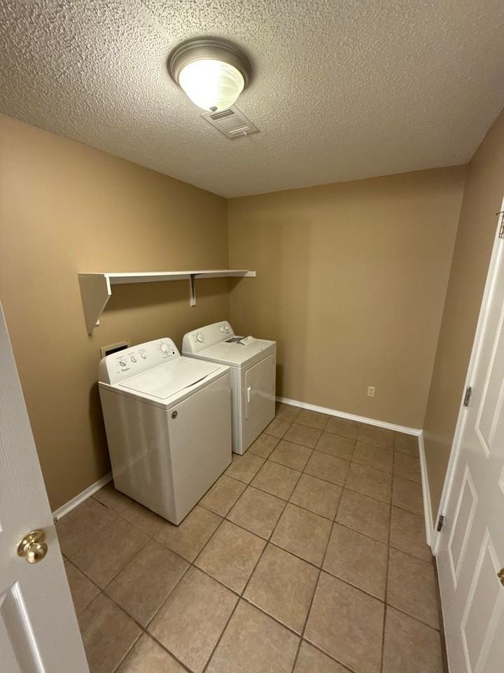 1501 E 13th St - Photo 5 of 14