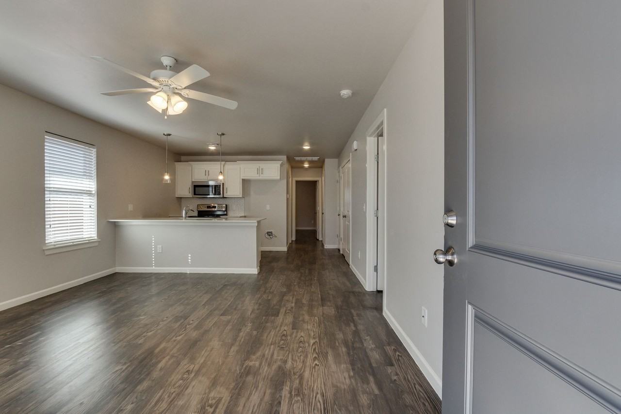 405 Vail Cir - Photo 4 of 40