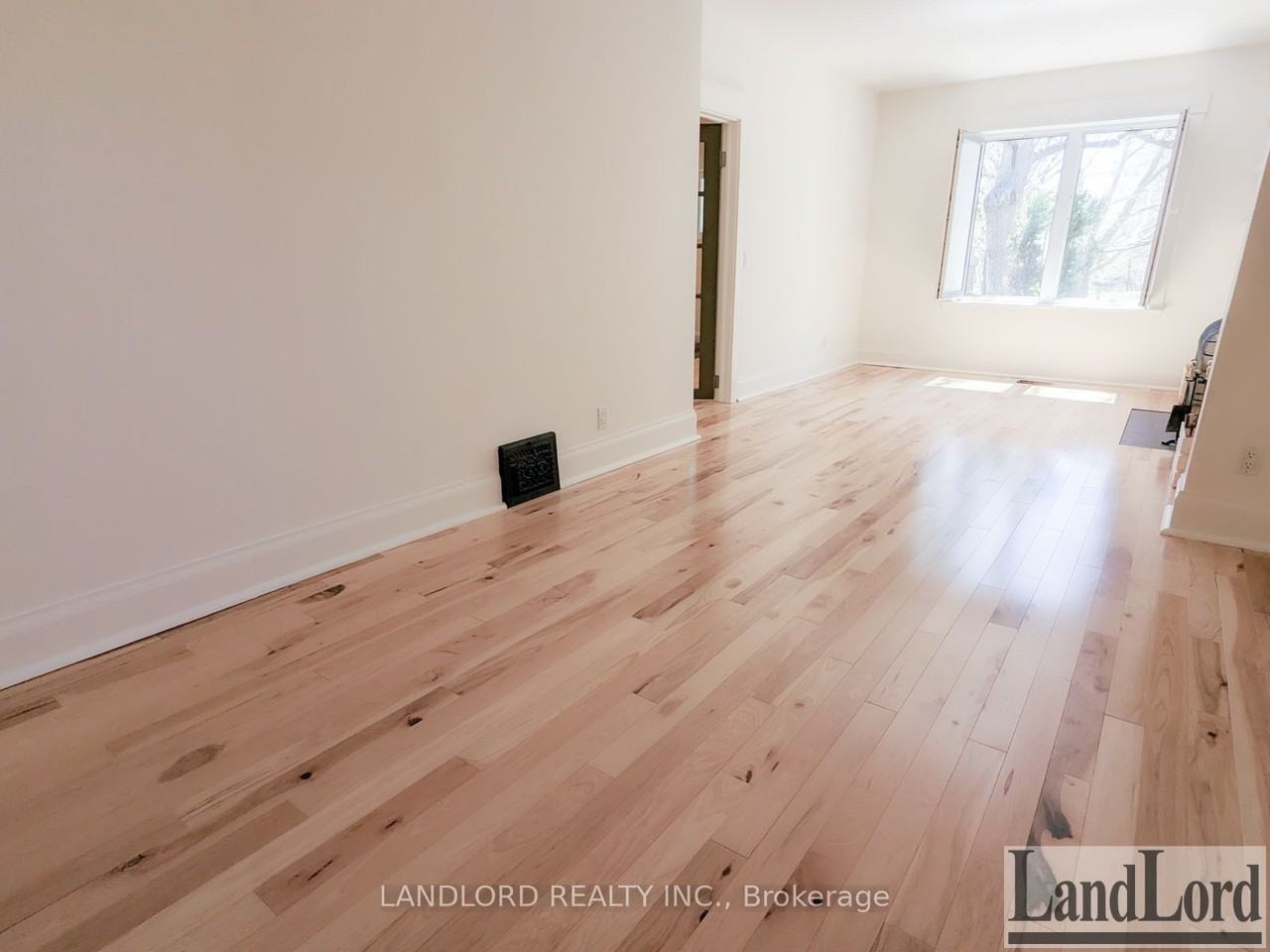 142 Felstead Ave - Photo 6 of 26