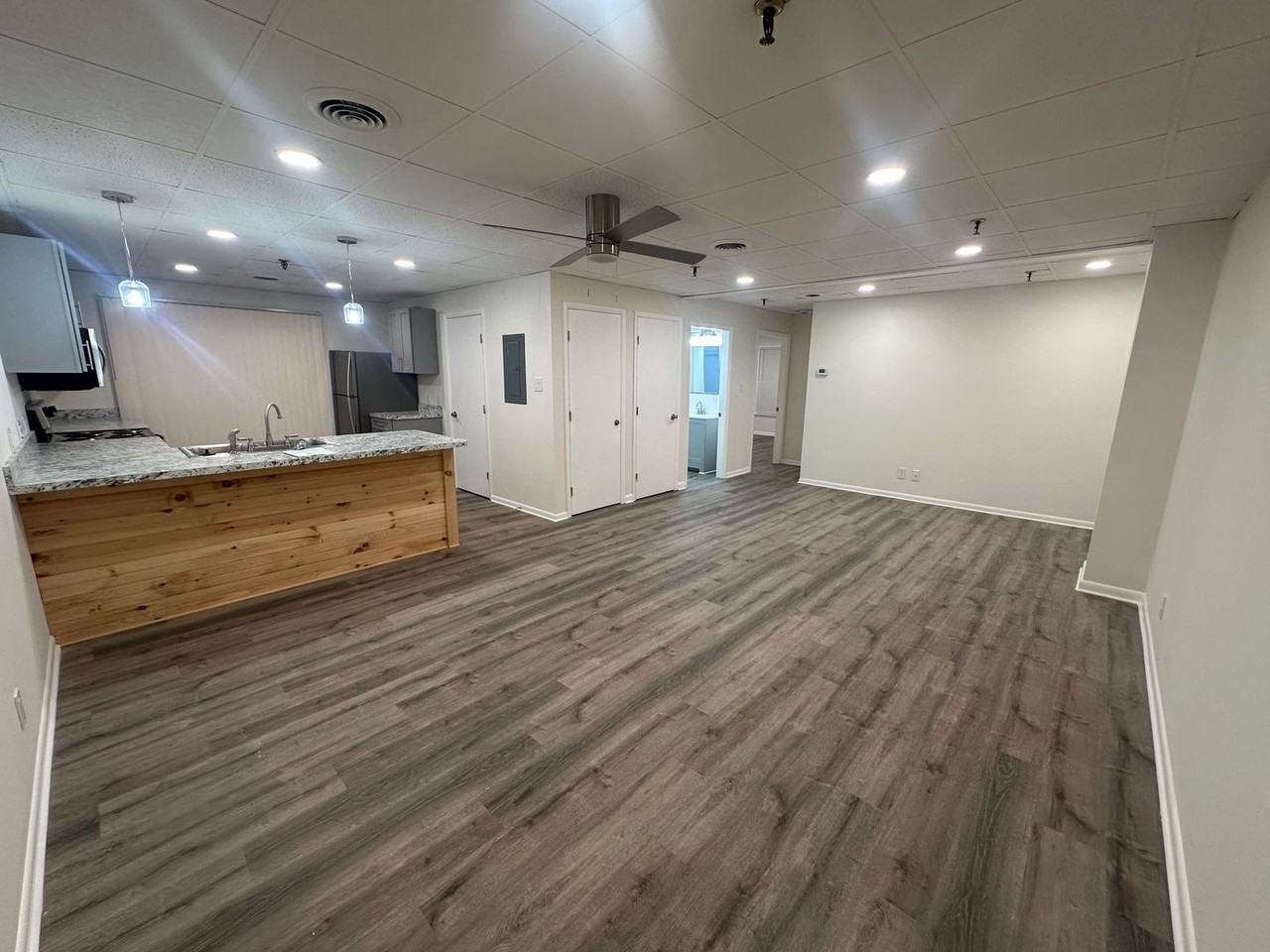 1725 Henry Ave - Photo 6 of 11