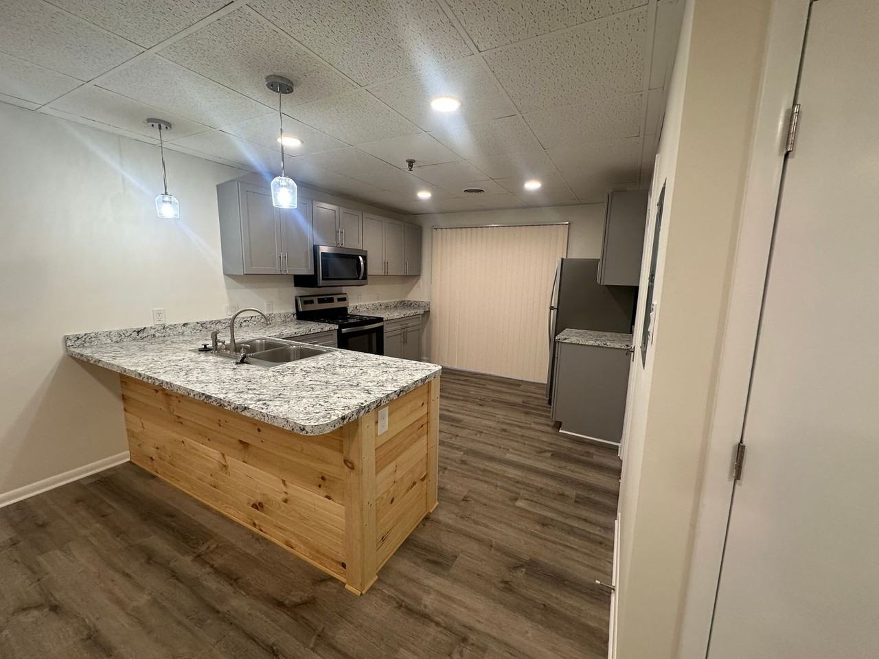 1725 Henry Ave - Photo 7 of 11