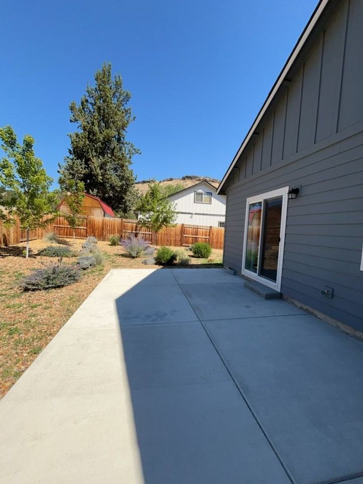 1560 Sw Park Dr - Photo 4 of 28