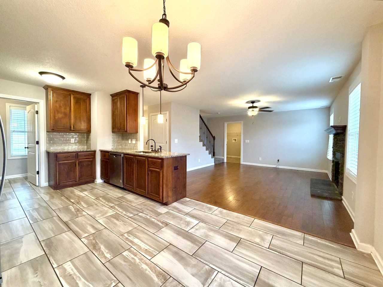 1137 Gentry Dr - Photo 7 of 26