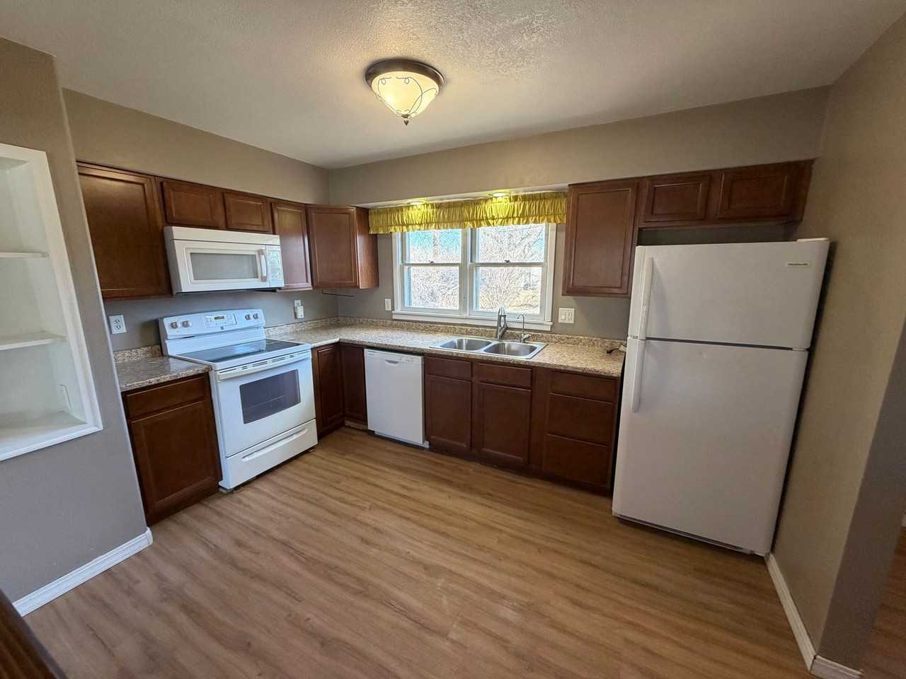 3112 Grandview Dr - Photo 5 of 10