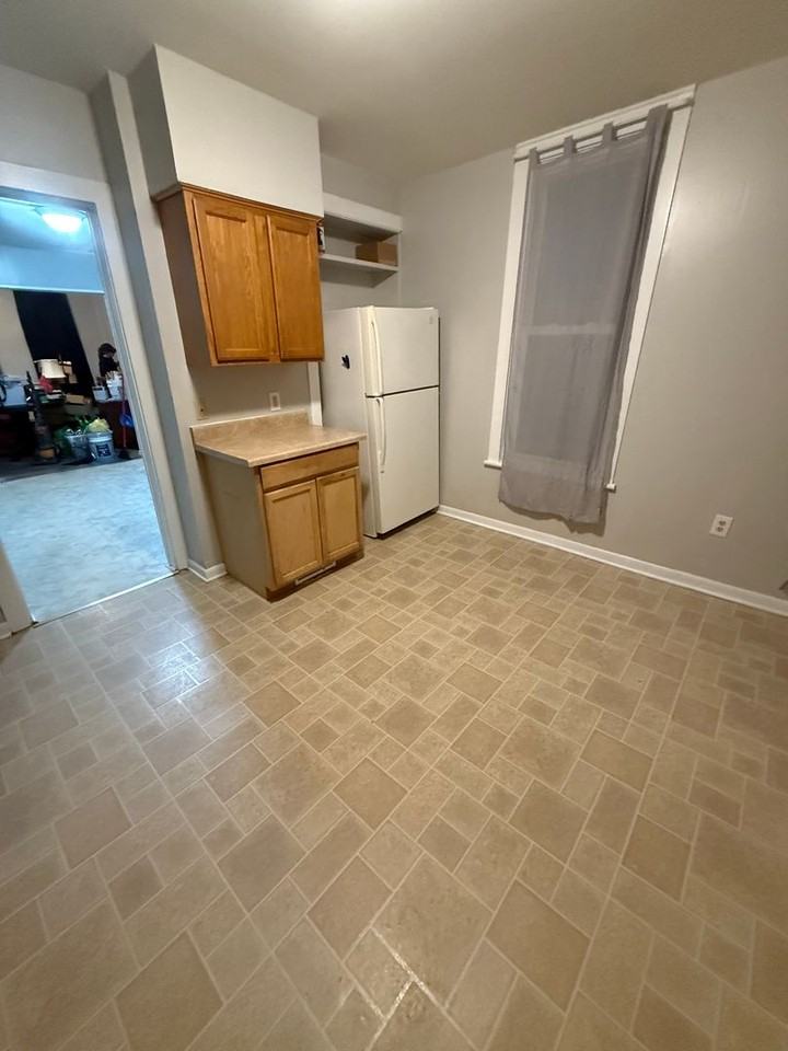 1018 Cameron Ave - Photo 4 of 7