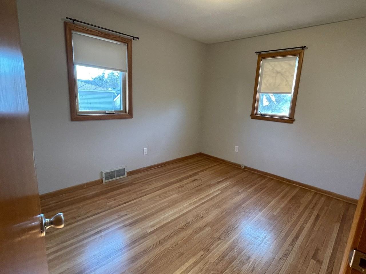 1014 15th St Ne - Photo 2 of 19