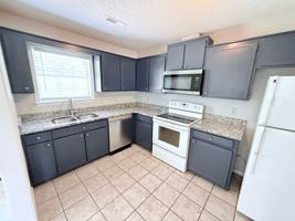 featured image of 1001 Creekside Pl