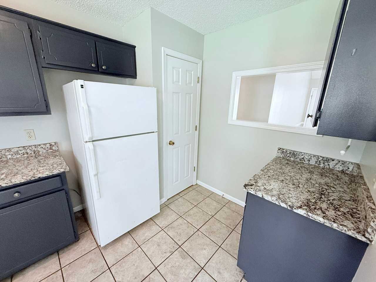 1001 Creekside Pl - Photo 2 of 29