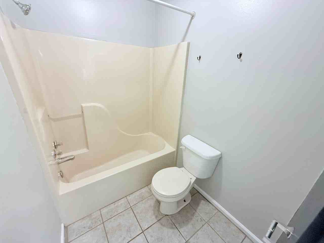 1001 Creekside Pl - Photo 3 of 29