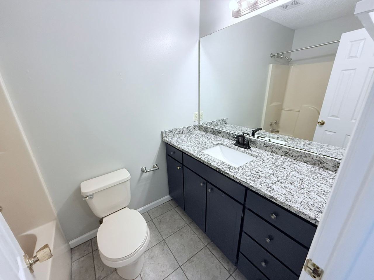 1001 Creekside Pl - Photo 4 of 29