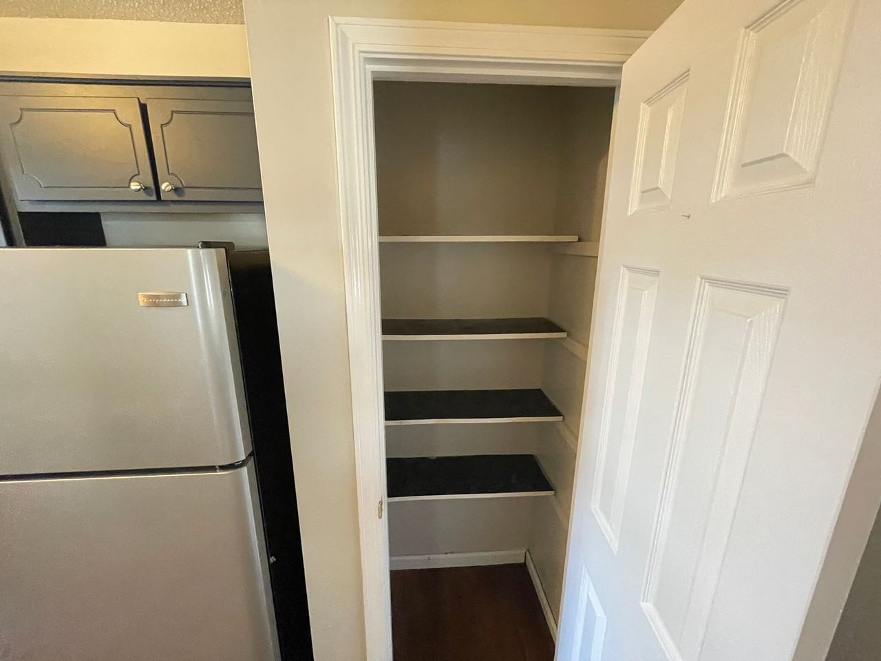 1004 Creekside Pl - Photo 4 of 23