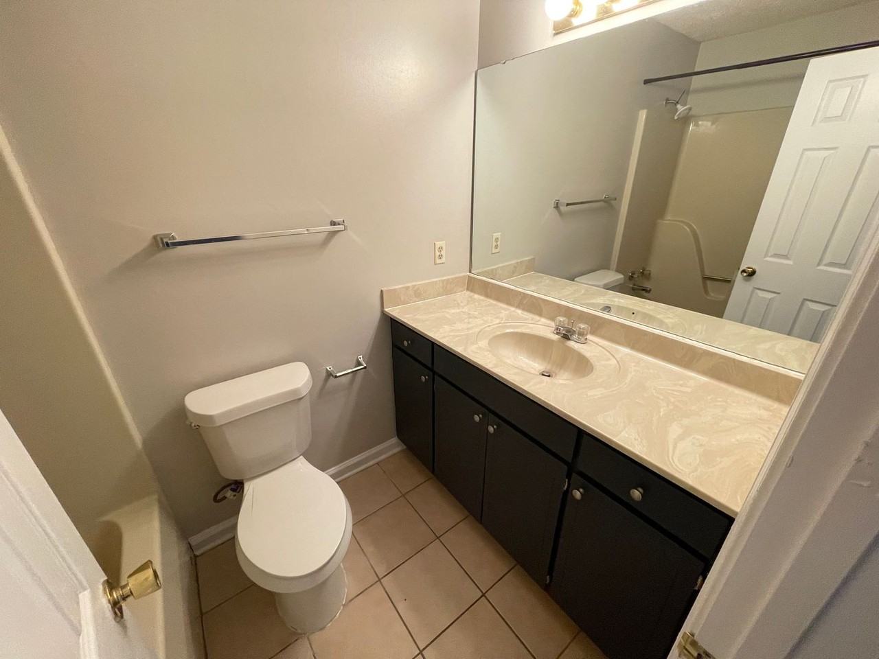 1004 Creekside Pl - Photo 5 of 23