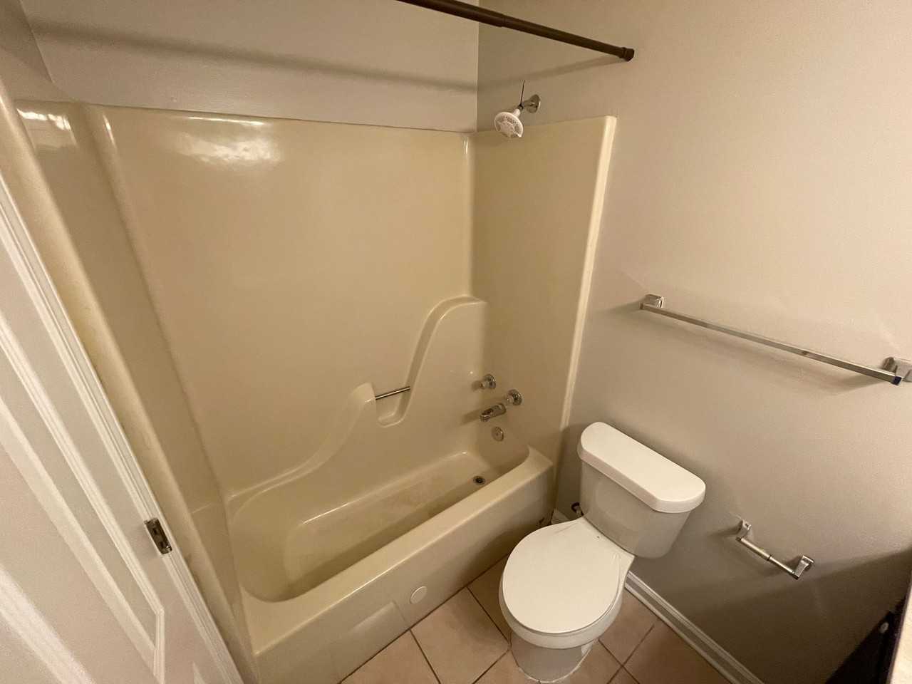 1004 Creekside Pl - Photo 6 of 23