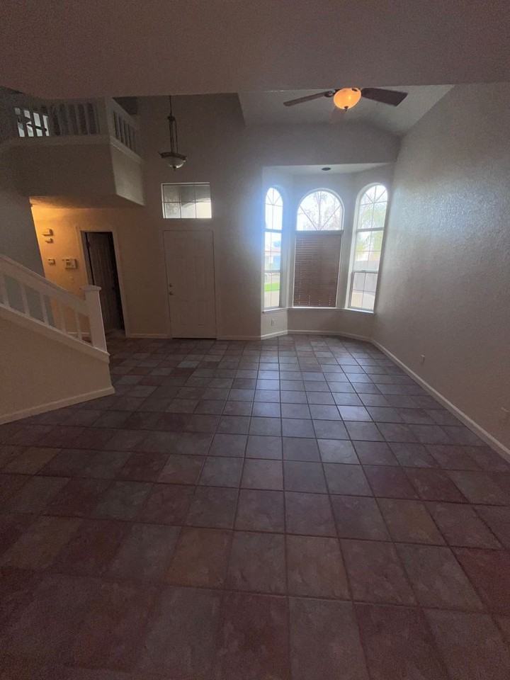 210 Dahlia Ct - Photo 6 of 17