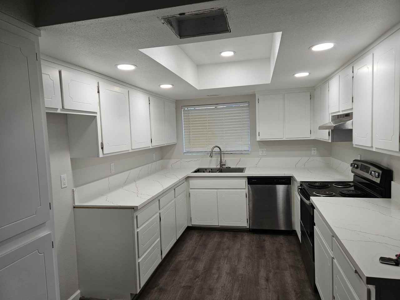 1464 Summit Dr - Photo 3 of 11