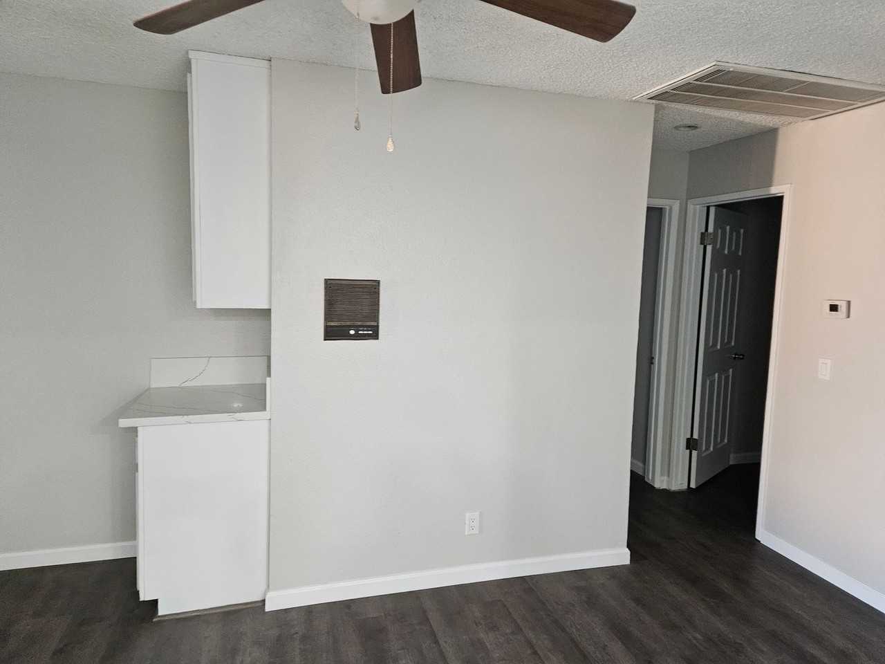 1464 Summit Dr - Photo 4 of 11