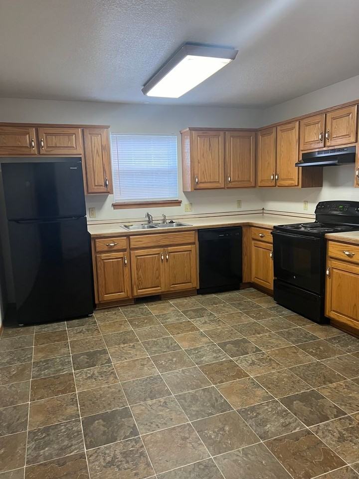 1406 W 9th St - Photo 3 of 12