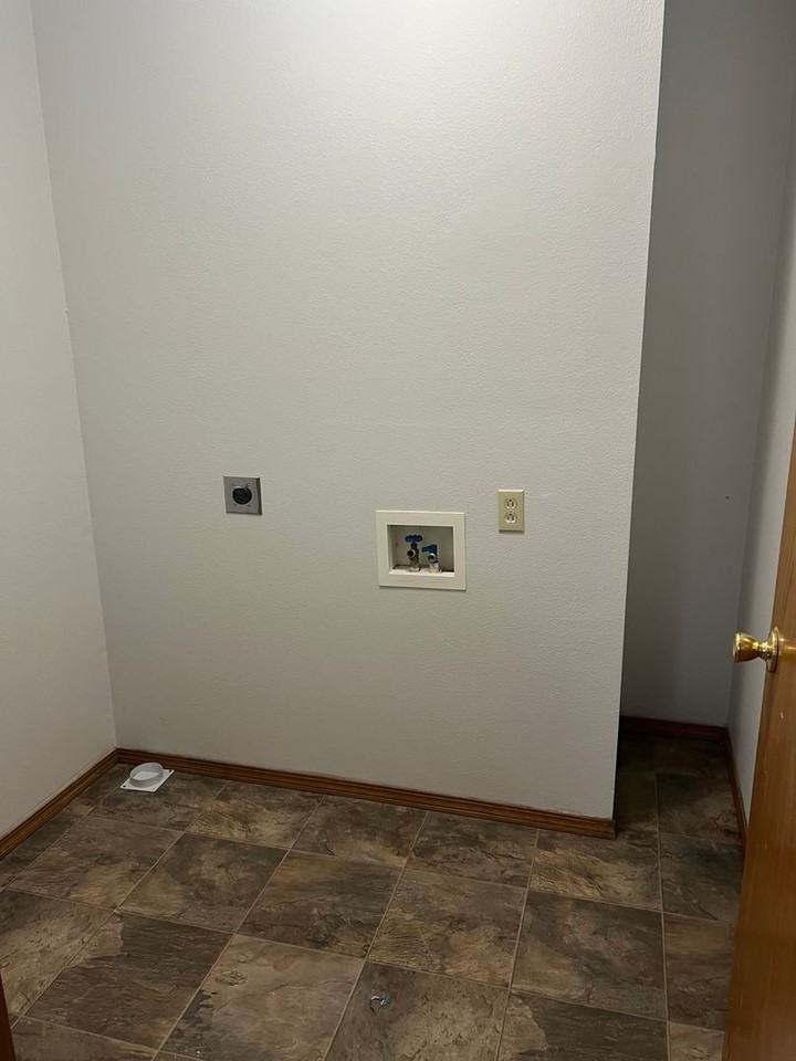 1406 W 9th St - Photo 5 of 12