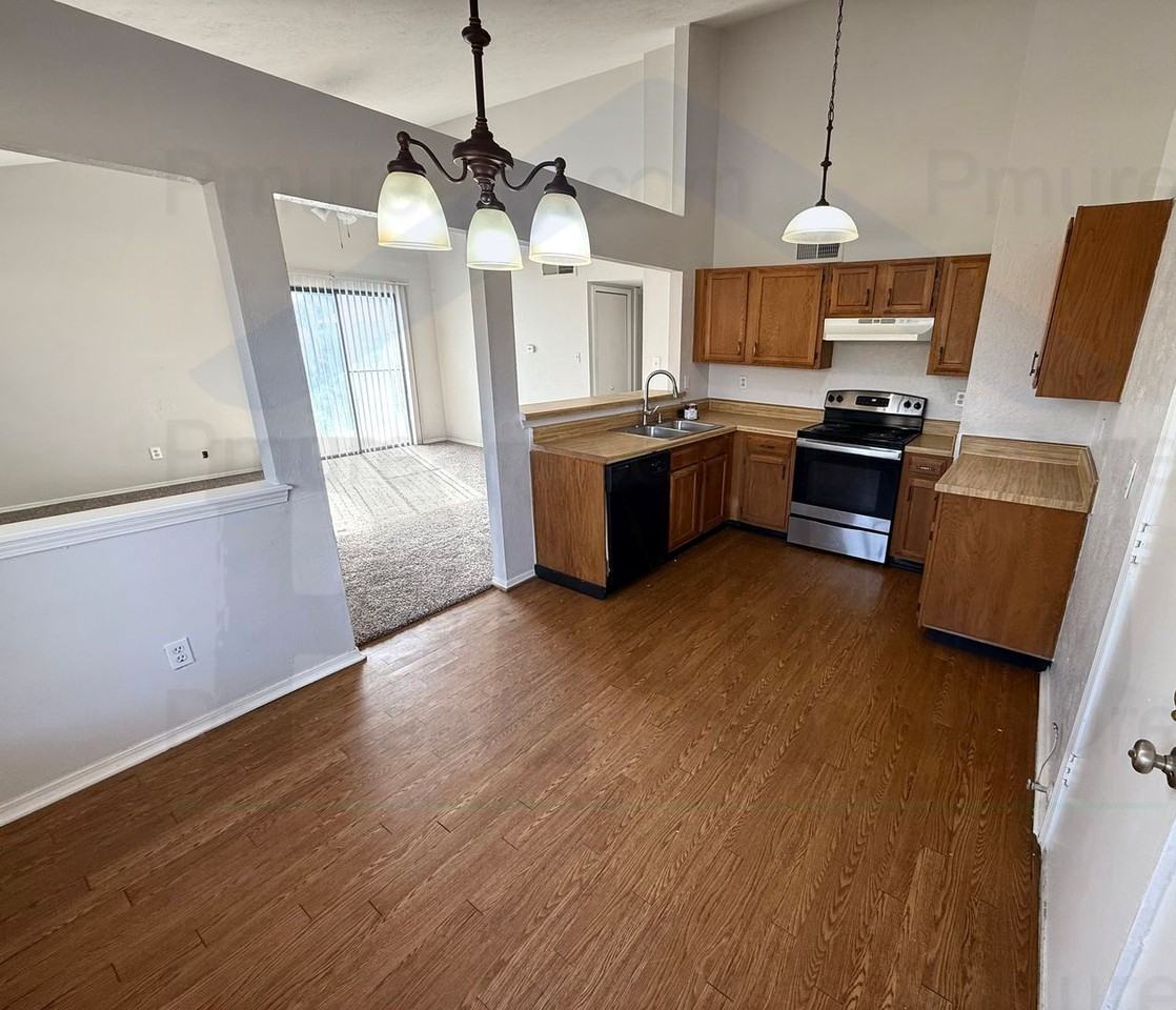 417 Justice St - Photo 5 of 8