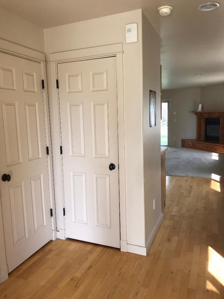 934 Saxon Way #D - Photo 2 of 12