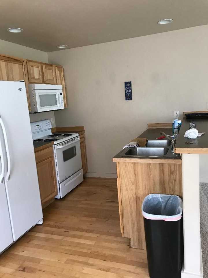 934 Saxon Way #D - Photo 6 of 12