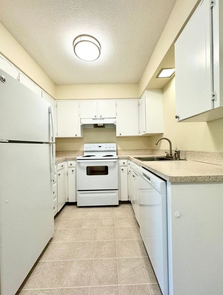 22 Se 80th Ave #4 - Photo 6 of 13