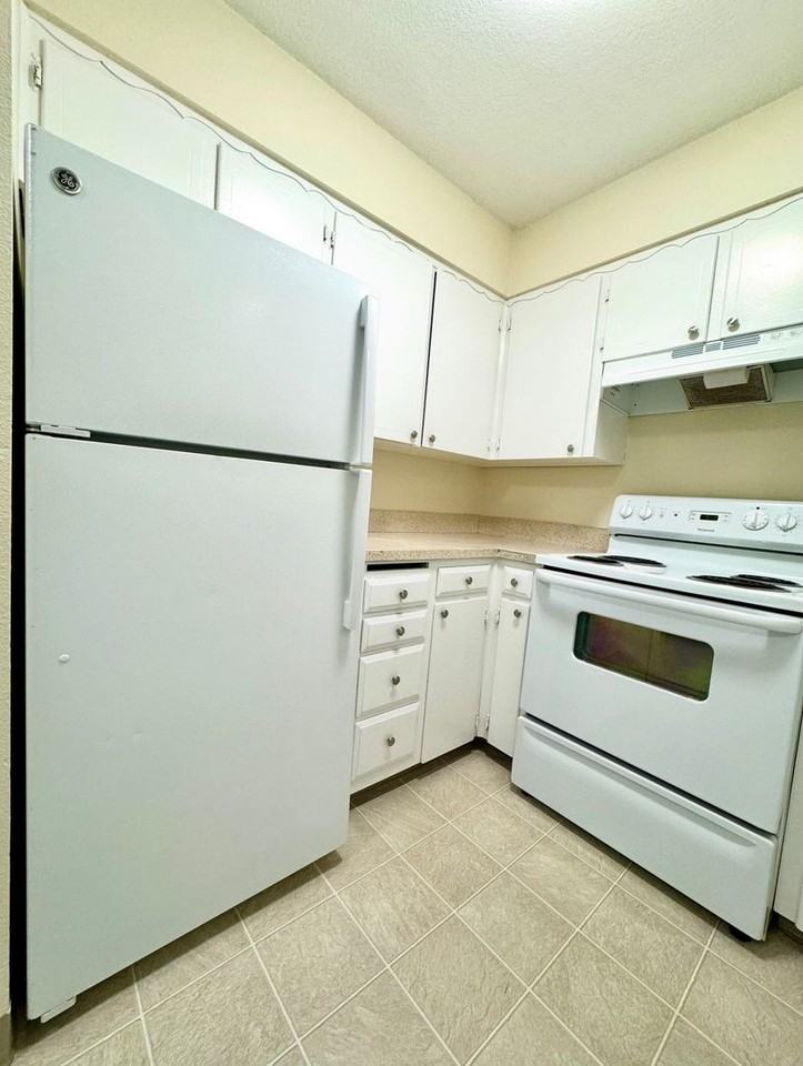 22 Se 80th Ave #4 - Photo 7 of 13