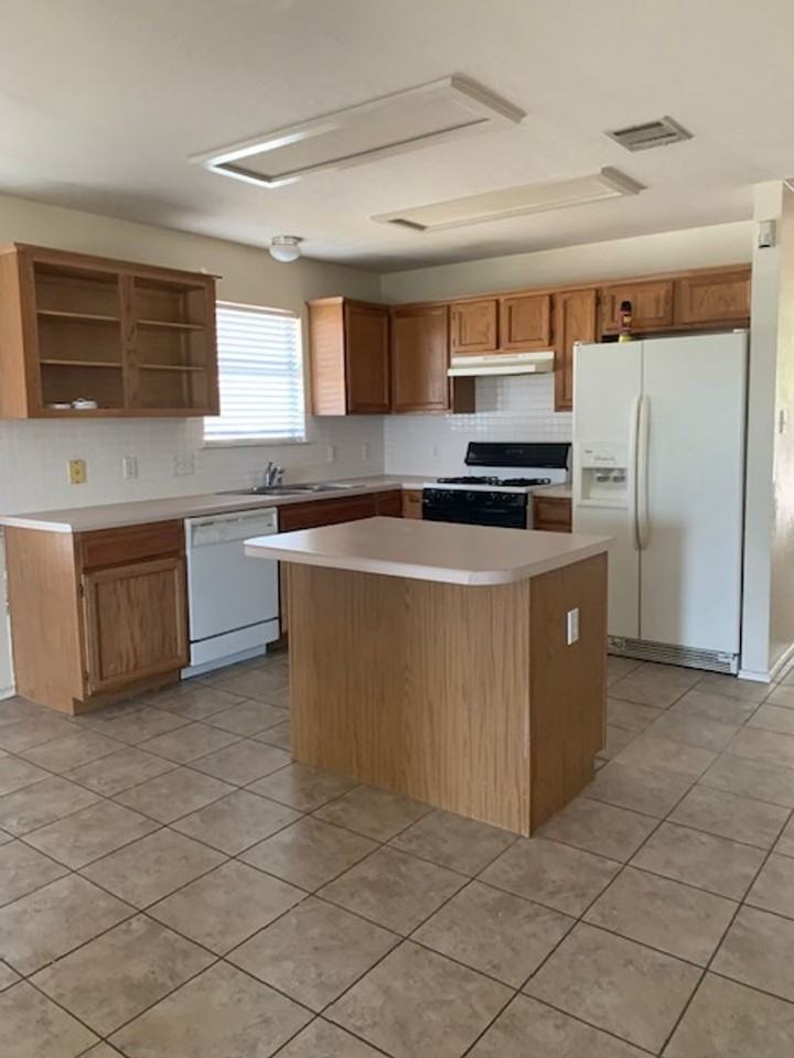 14625 Montoro Dr - Photo 3 of 6