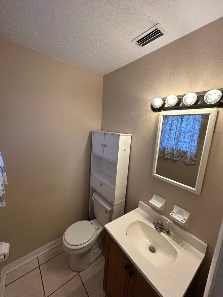 6035 Calendar Ct W - Photo 6 of 8