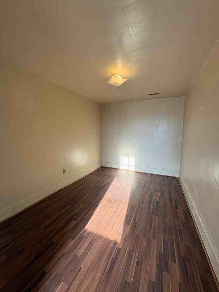 1125B Wise St - Photo 3 of 11