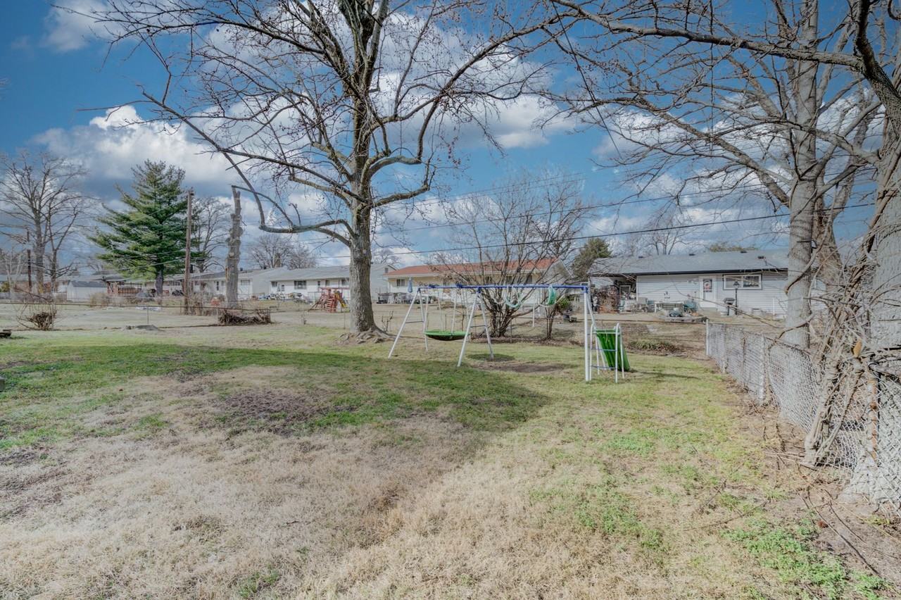 1435 Willowbrook Dr - Photo 5 of 37