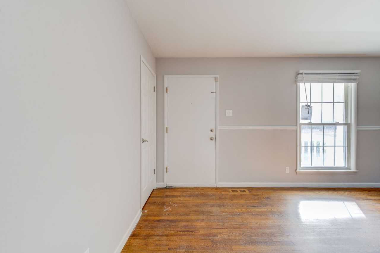 1435 Willowbrook Dr - Photo 6 of 37