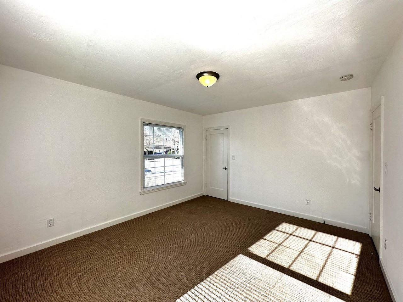 1012 2nd St - Photo 5 of 35