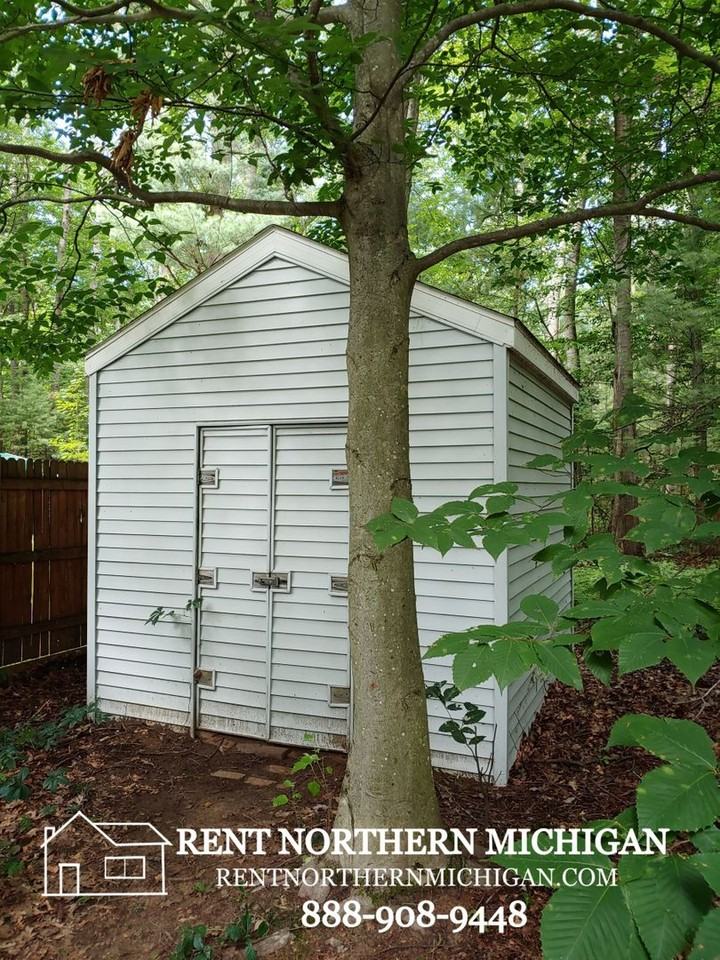 10544 Wildwood Rd - Photo 7 of 15