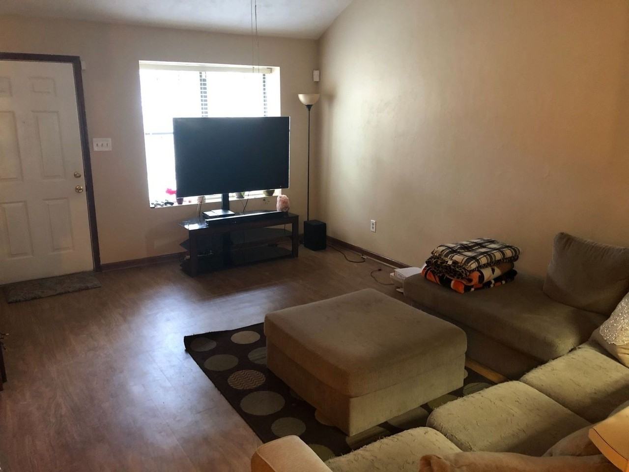 345 Whetherbine Way E - Photo 2 of 9