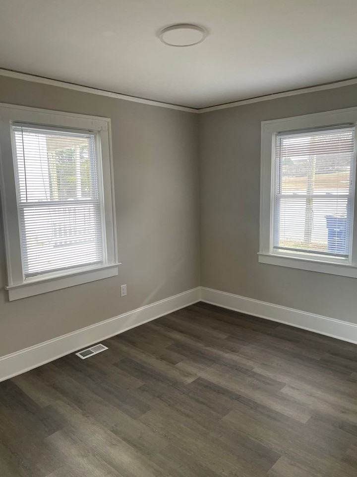 635 W Northwest Blvd - Photo 3 of 8