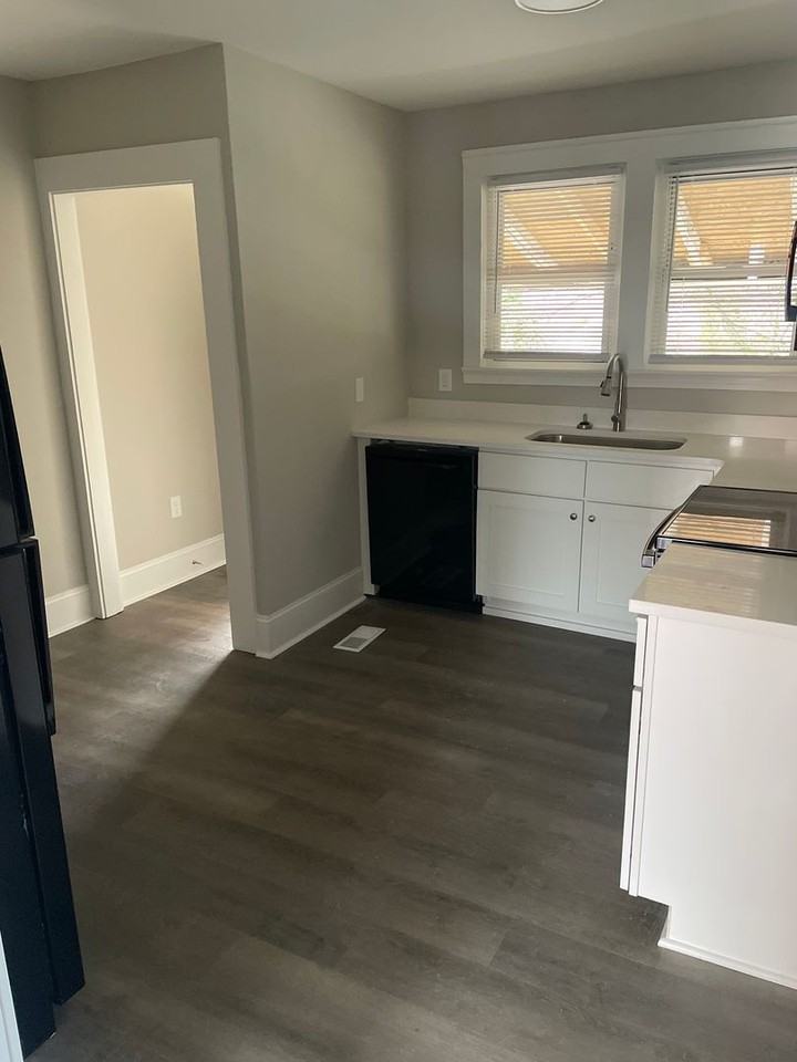 635 W Northwest Blvd - Photo 5 of 8