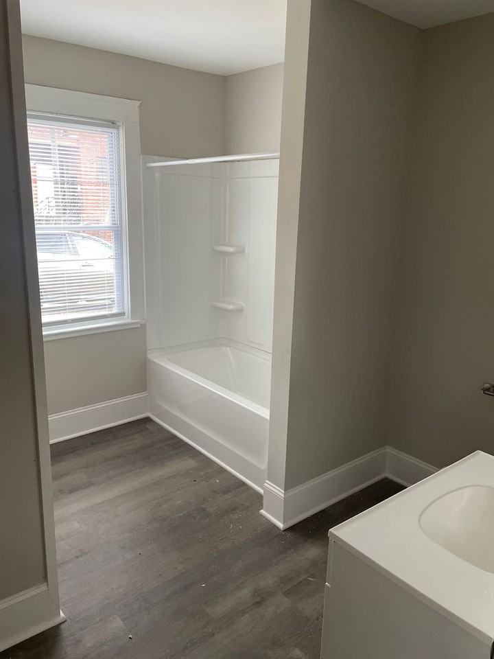 635 W Northwest Blvd - Photo 6 of 8