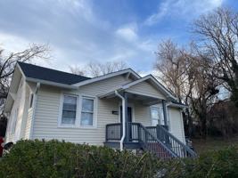 featured image of 2412 Ne Cleveland Ave